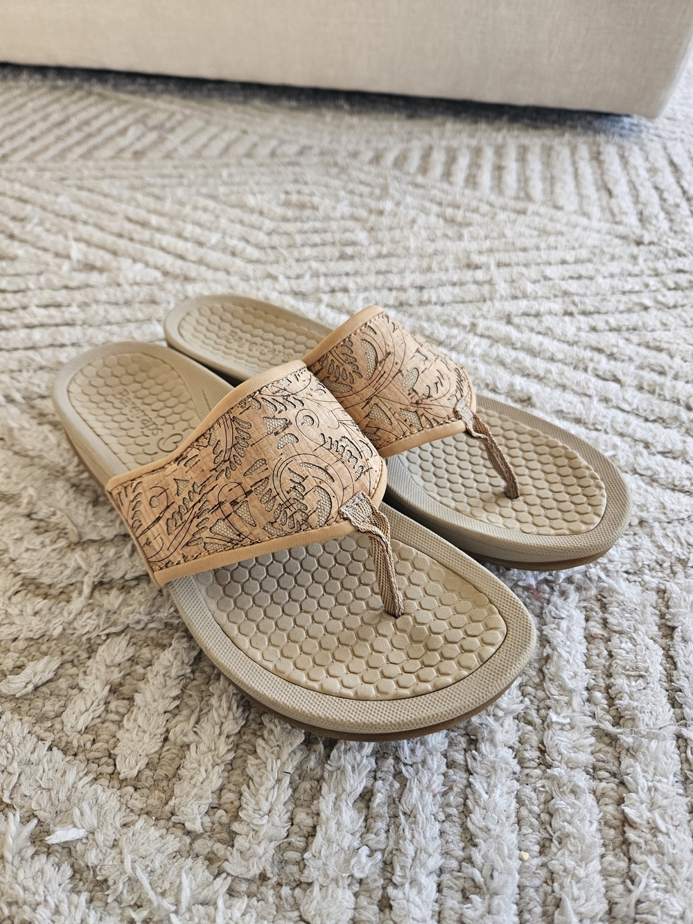 Baretraps Comfort Thong Sandals in Tan